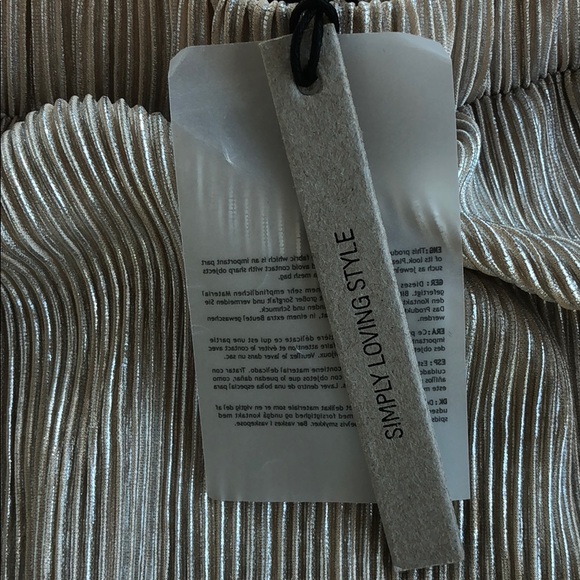 Vero Moda new with tags - fun gold skirt - Picture 4 of 5